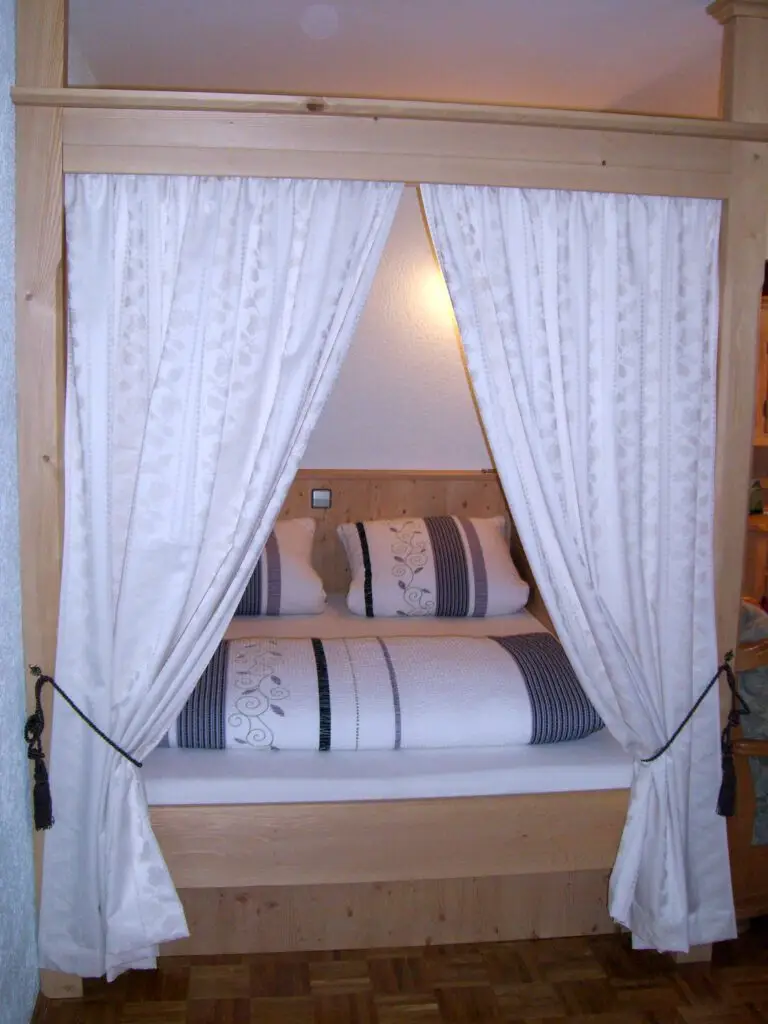 Schlafecke der Ferienwohnung Hocheder mit Doppelbett
